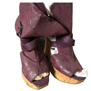 𝅺LUICHINY purple faux suede platform well loved